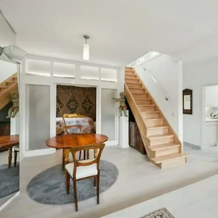 Above The Rooftops Of The - Duplex With Balcony Appartement *